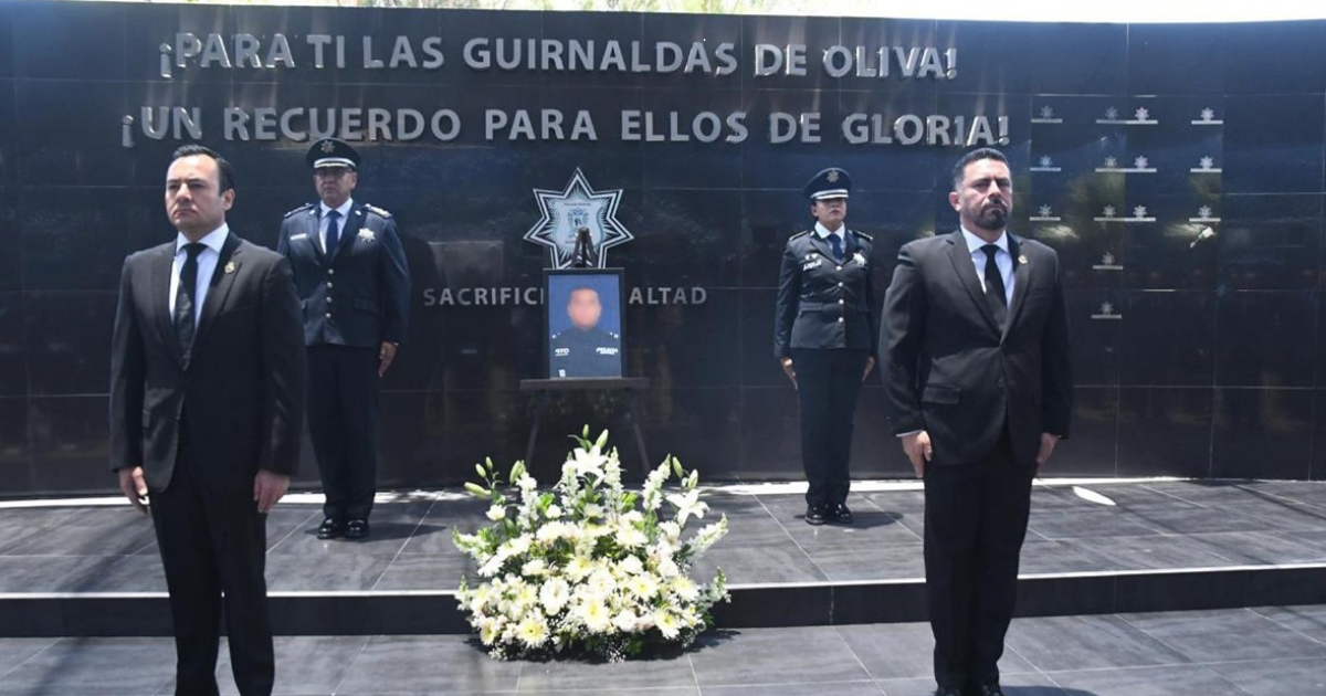 Homenaje a policía caído