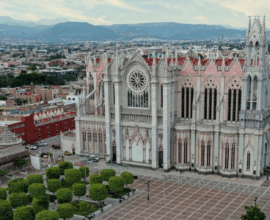 Templos e iglesias de León