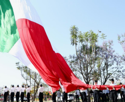 izamiento de bandera